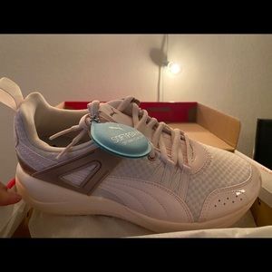 brand new puma women’s athletic shoe